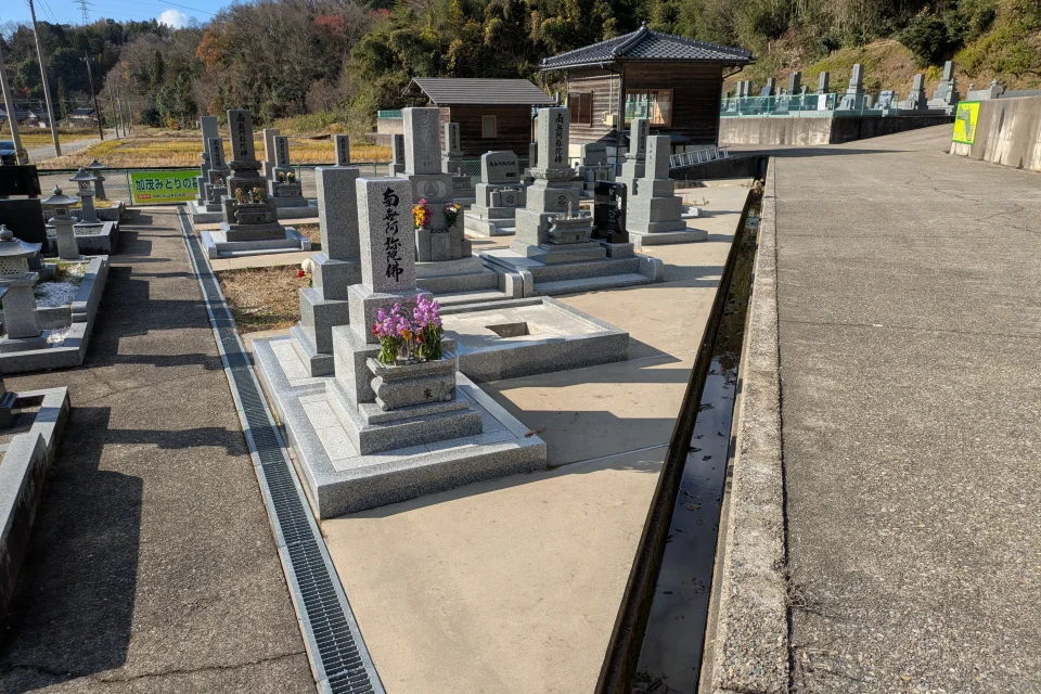 加茂みどりの墓地