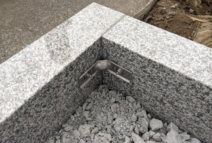 L型ステンレス金具